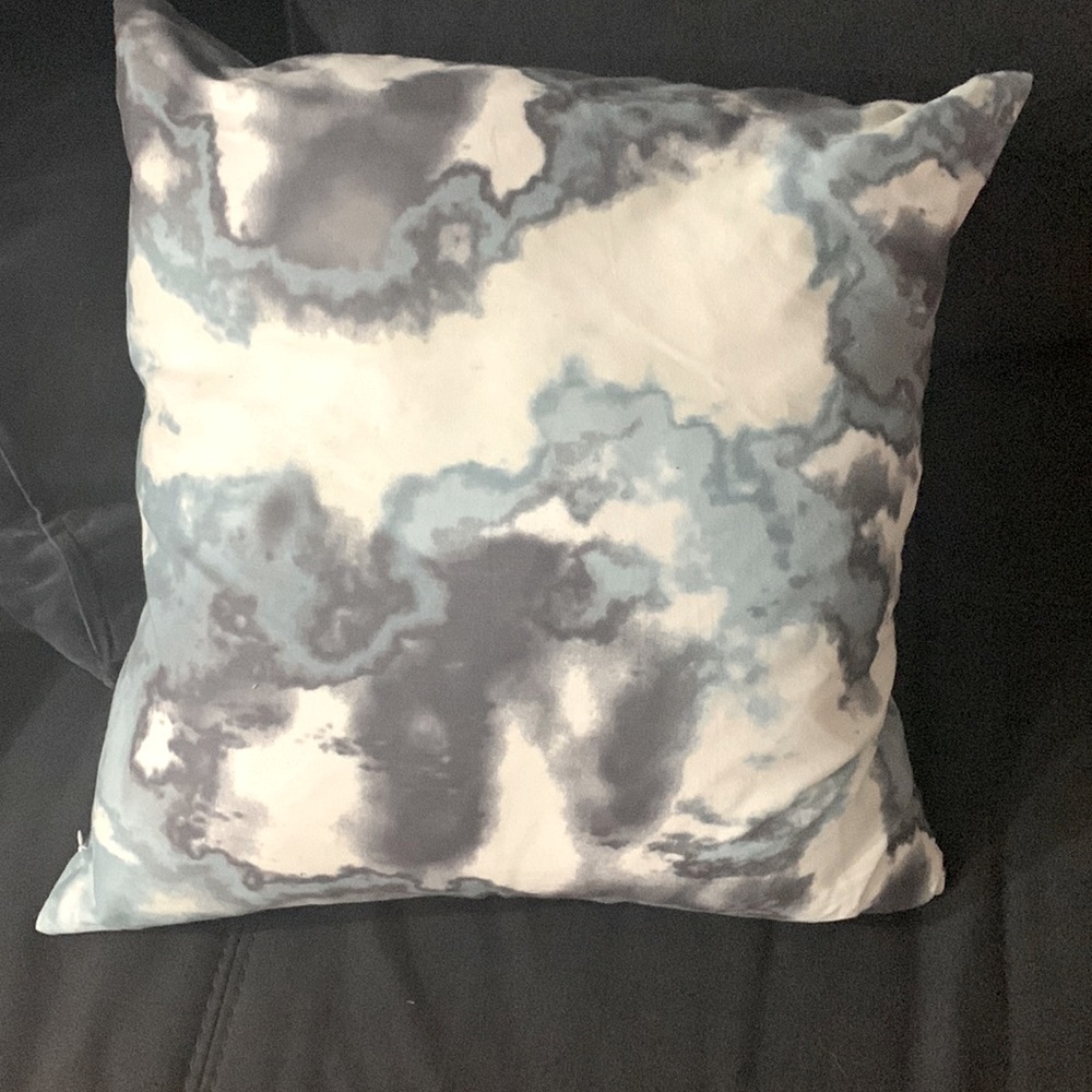 Kensie home throw pillow/pillowcases